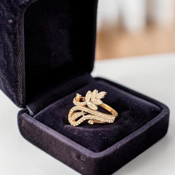 Stunning 0.94 Cts Marquise Round F/VS1 Diamonds Cross Over Floral Ring 14K Gold