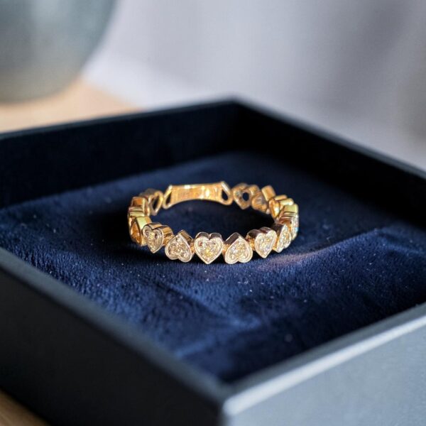 Stunning 0.24 Cts Round Brilliant F/VS1 Diamonds Heart Shape Band Ring 14K Gold