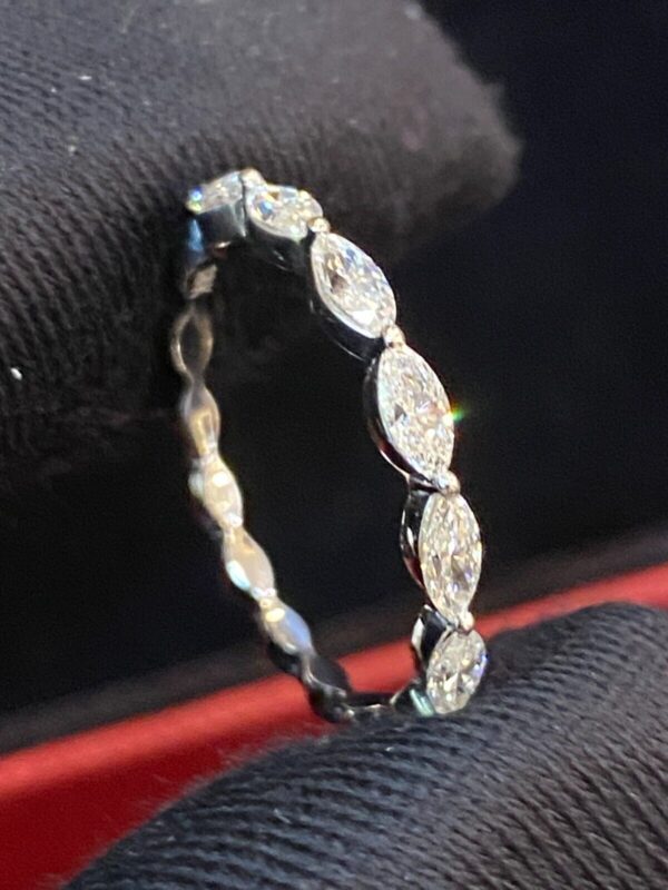 Stunning 0.60 Cts Marquise Shape Diamonds Engagement Band Ring In 750 18K Gold