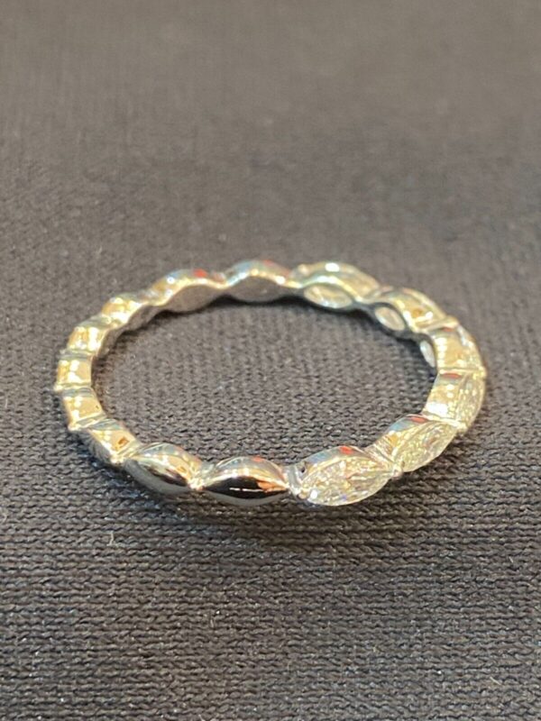 Stunning 0.60 Cts Marquise Shape Diamonds Engagement Band Ring In 750 18K Gold