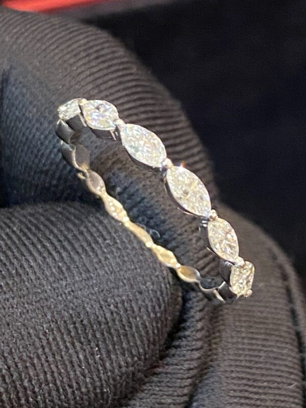 Stunning 0.60 Cts Marquise Shape Diamonds Engagement Band Ring In 750 18K Gold