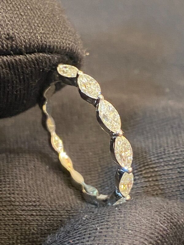 Stunning 0.60 Cts Marquise Shape Diamonds Engagement Band Ring In 750 18K Gold