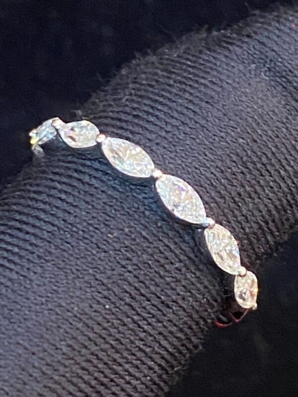Stunning 0.60 Cts Marquise Shape Diamonds Engagement Band Ring In 750 18K Gold