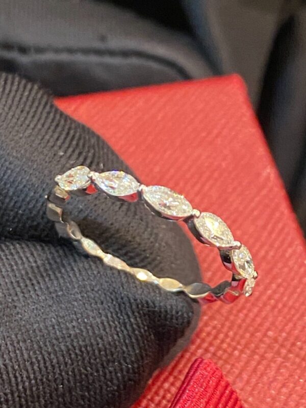 Stunning 0.60 Cts Marquise Shape Diamonds Engagement Band Ring In 750 18K Gold