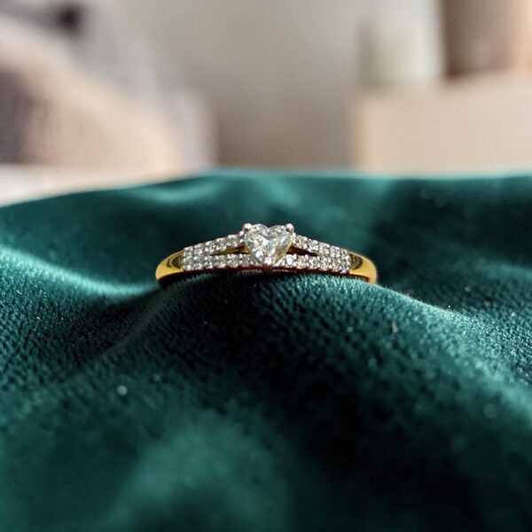 0.50 Cts GIA Certified Heart Round Shape F/VS1 Diamonds Engagement Ring 18K Gold