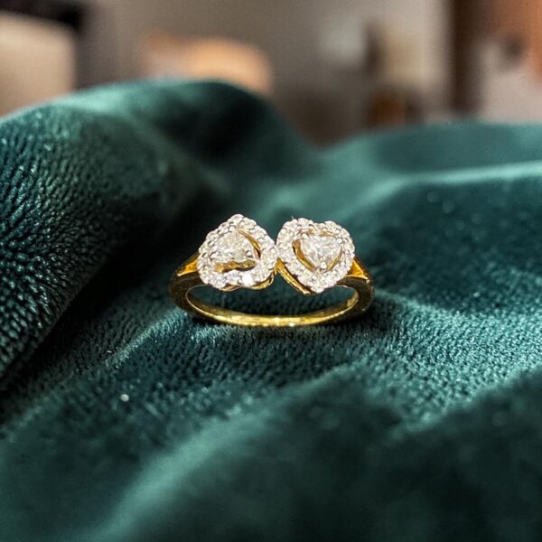 GIA Certified 0.95 Cts Heart Round Shape F/VS1 Diamonds Toi Et Moi Ring 18K Gold