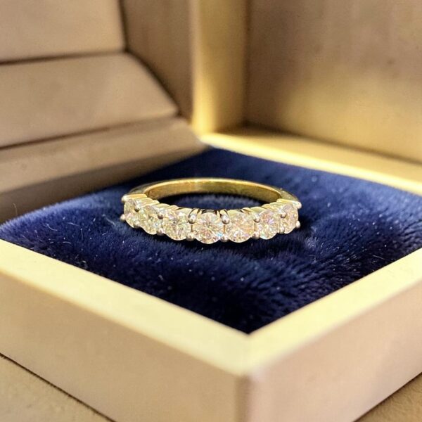 R-346 (20) 1.20 Cts Round Brilliant F/VS1 Diamonds Unisex 7-Stone Band Ring 14K Yellow Gold