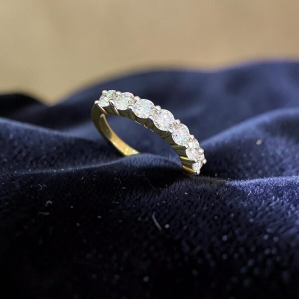 R-346 (22) 1.20 Cts Round Brilliant F/VS1 Diamonds Unisex 7-Stone Band Ring 14K Yellow Gold