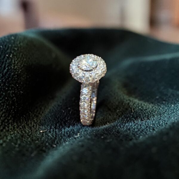 GIA Certified 4.35 Cts Round Brilliant F/VS1 Diamonds Engagement Ring 18K Gold