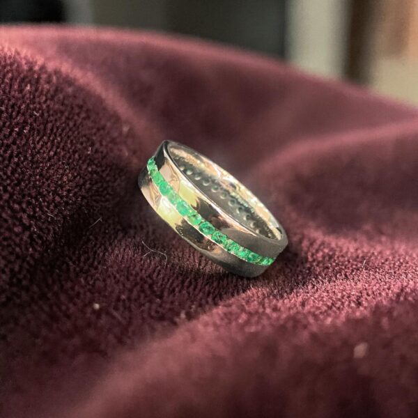 Stunning 1.25 Cts Natural Emerald Unisex Channel Set Band Ring In 18K White Gold