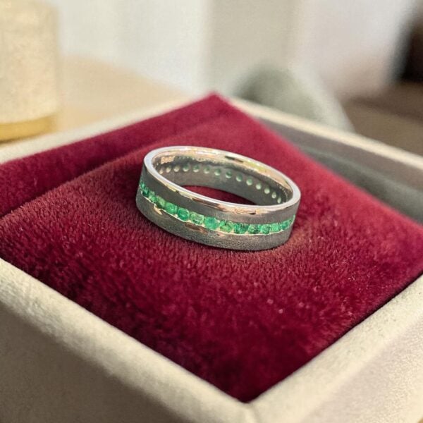 Stunning 1.25 Cts Natural Emerald Unisex Channel Set Band Ring In 18K White Gold