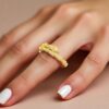 Pave 0.85 Cts Round Brilliant Cut F/VS1 Diamonds Serpentine Unisex Ring in 14K Gold