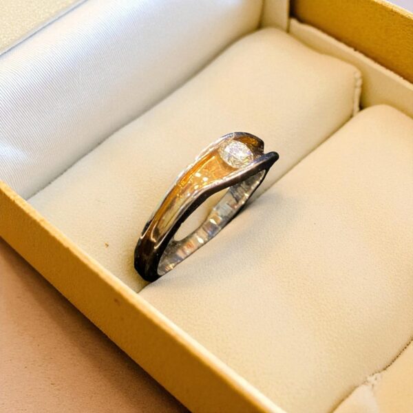 1/4 Cts F/VS1 Round Brilliant Cut GIA Certified Diamond Engagement Ring 18K Gold