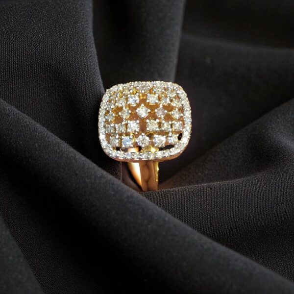 Exquisite 1.36 Cts Round Brilliant Cut F/VS1 Diamonds Engagement Ring 14K Gold