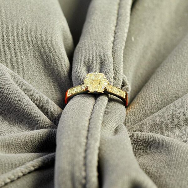 Pave 0.62 Cts Round Brilliant Cut F/VS1 Diamonds Engagement Ring 18K Yellow Gold