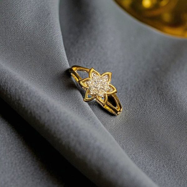Stunning 1/4 Carats F/VS1 Round Brilliant Diamonds Floral Anniversary Ring 18K Gold