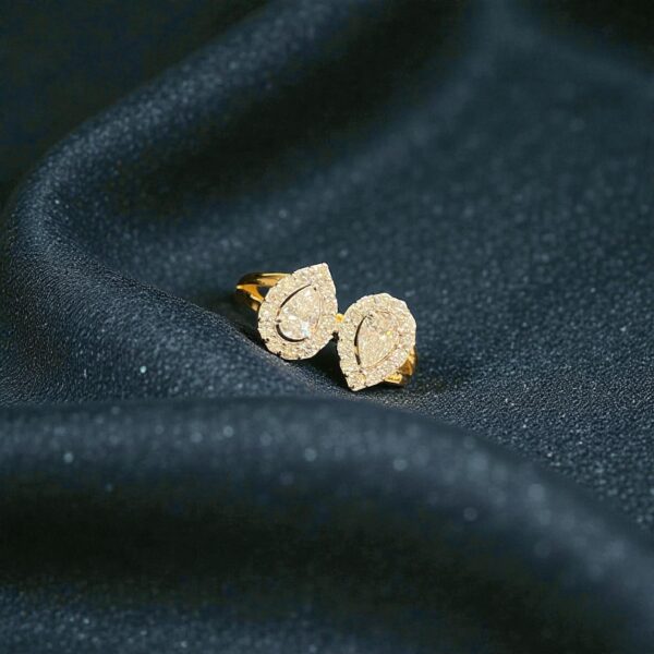 R-477 (22) Stunning 0.90 Cts Pear Round Shape F/VS1 Diamonds Twin Pear Halo Ring 18K Gold