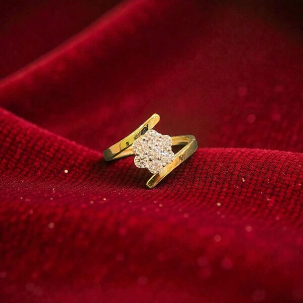 Pave 1/2 Cts Round Brilliant Cut F/VS1 Diamonds Floral Engagement Ring 18K Gold