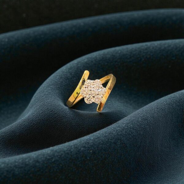 Pave 1/2 Cts Round Brilliant Cut F/VS1 Diamonds Floral Engagement Ring 18K Gold