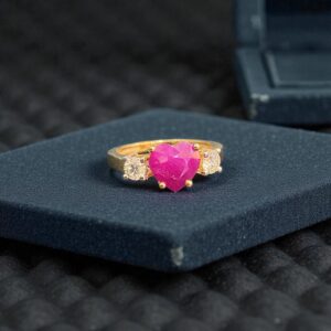 R-479 (35) 2.90 Cts Round Brilliant F/VS1 Diamonds Ruby Three-Stone Ring 18K Gold