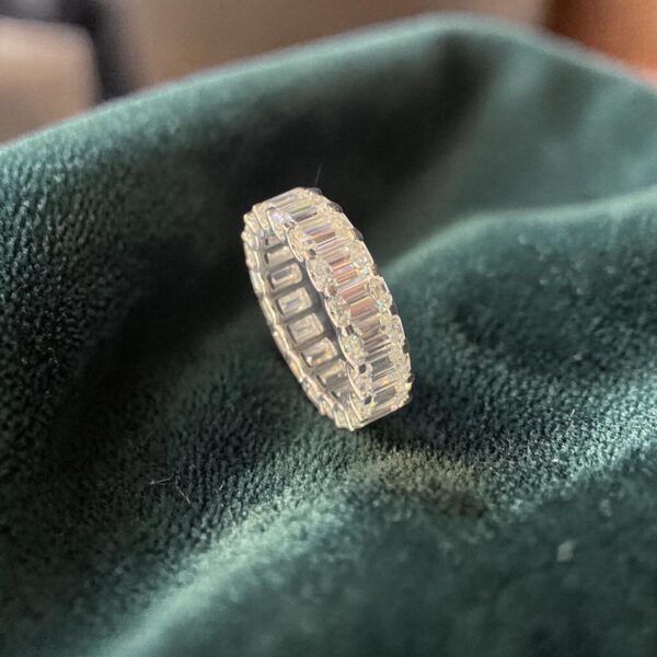 R-486 (25) Classy 9.50 Cts Emerald Shape F/VS1 Diamonds Unisex Eternity Band Ring 14K Gold