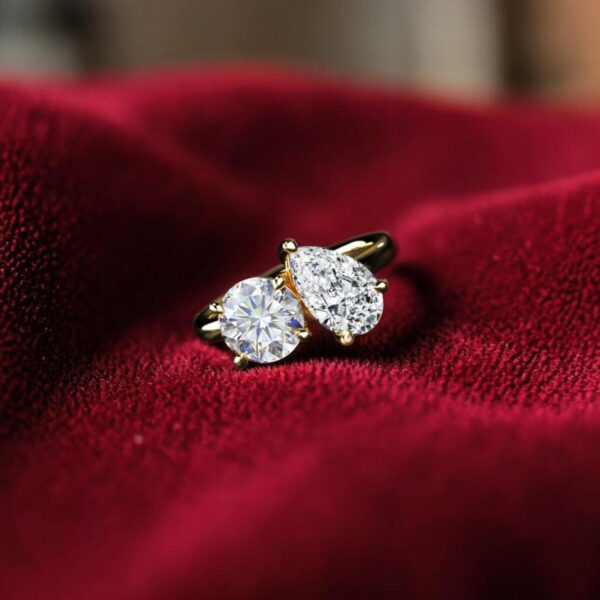 GIA Certified 3.50 Cts Round Pear Shape F/VS1 Diamonds Toi Et Moi Ring 18K Gold