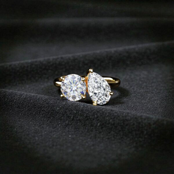 GIA Certified 3.50 Cts Round Pear Shape F/VS1 Diamonds Toi Et Moi Ring 18K Gold