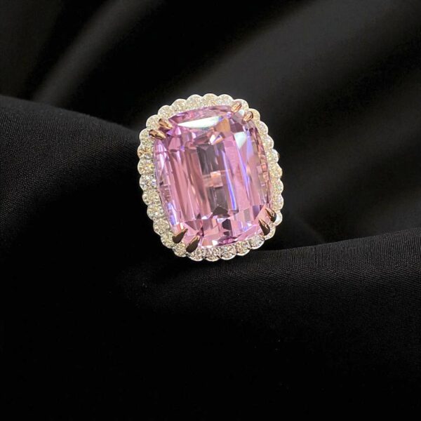 Stunning 2.16 Cts Round Brilliant Cut F/VS1 Natural Diamonds Party Ring 18K Gold