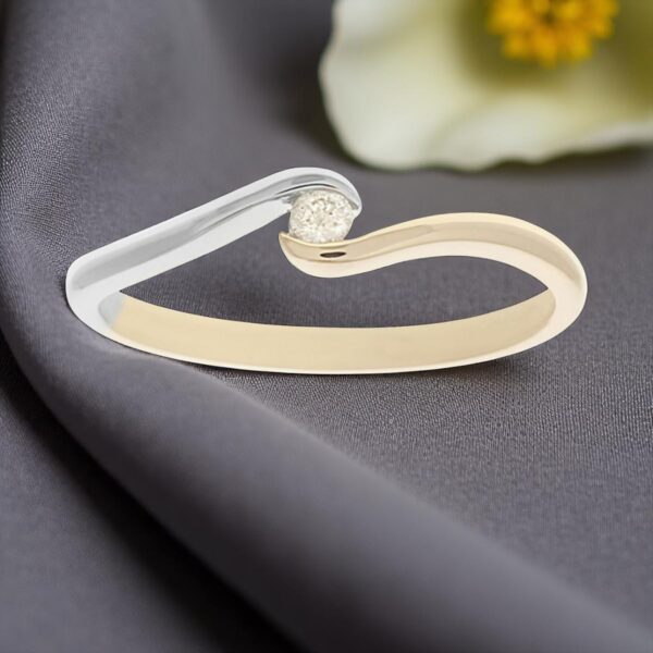 GIA Certified 1/4 Cts F/VS1 Round Brilliant Cut Natural Diamond Engagement Ring 18K Gold