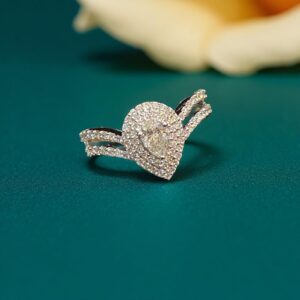 Exquisite 0.80 Cts Pear Round Cut F/VS1 Diamonds Engagement Ring 18K White Gold