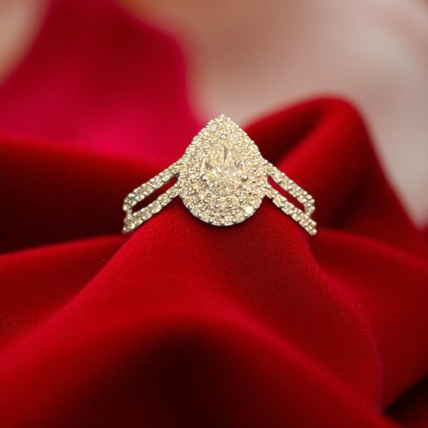 R-547 (18) Exquisite 0.80 Cts Pear Round Cut F/VS1 Diamonds Engagement Ring 18K White Gold