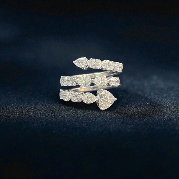 Exquisite 3.35 Cts Heart Oval Pear Shape F/VS1 Diamonds Engagement Ring 18K Gold