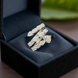Exquisite 3.35 Cts Heart Oval Pear Shape F/VS1 Diamonds Engagement Ring 18K Gold