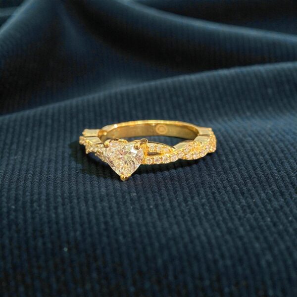 1.05 Cts GIA Certified Heart Round Shape F/VS1 Diamonds Engagement Ring 18K Gold