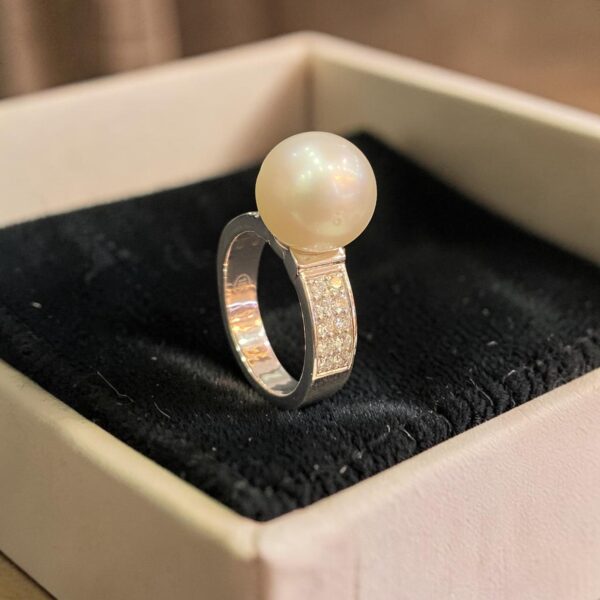 Stunning 12.65 Cts Round Brilliant F/VS1 Diamonds South Sea Pearl Ring 18K Gold
