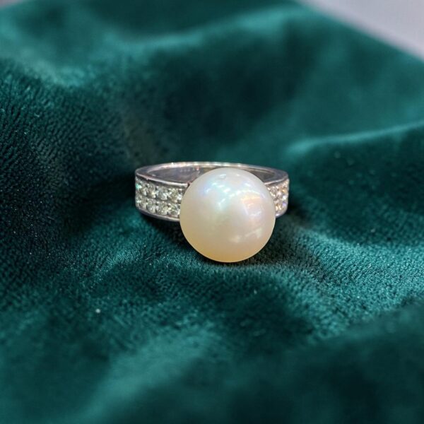 Stunning 12.65 Cts Round Brilliant F/VS1 Diamonds South Sea Pearl Ring 18K Gold