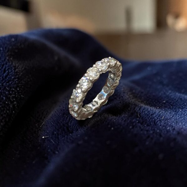 R-575 (19) Stunning 4.25 Cts Round Brilliant F/VS1 Diamonds Eternity Band Ring In 18K Gold