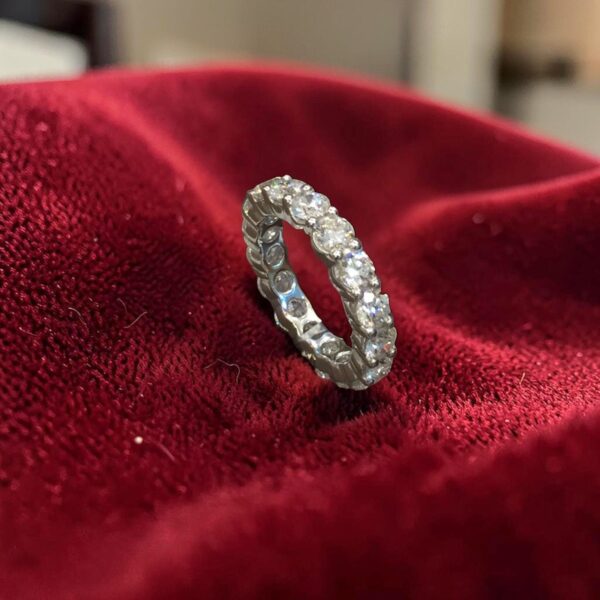 R-575 (20) Stunning 4.25 Cts Round Brilliant F/VS1 Diamonds Eternity Band Ring In 18K Gold