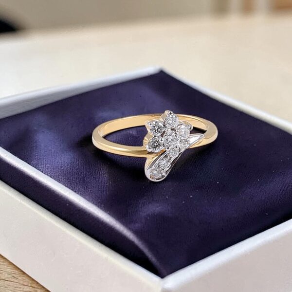 R-577 (8) Pave 0.36 Carats Round Brilliant F/VS1 Diamonds Anniversary Ring 18K Yellow Gold