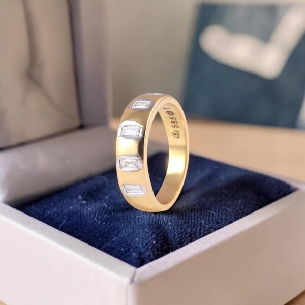 1/2 Cts Baguette Shape F/VS1 Scattered Diamonds Unisex Band Ring 14K Yellow Gold