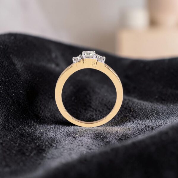 1 Cts GIA Certified Round Brilliant F/VS1 Diamonds Three-Stone Ring In 18K Gold