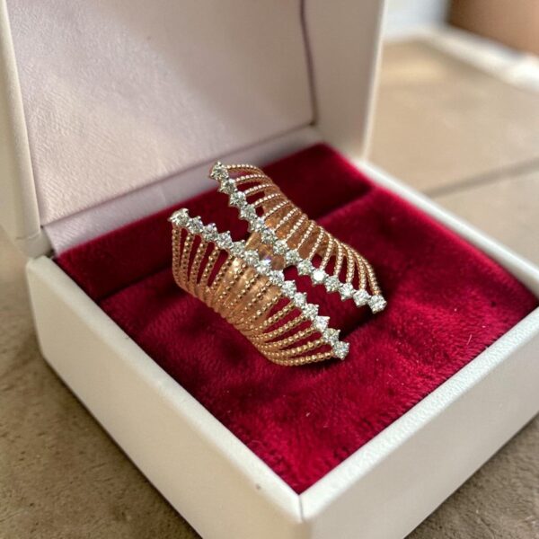 Beautiful 0.92 Cts Round Brilliant F/VS1 Diamonds Intersecting Big Ring 14K Gold