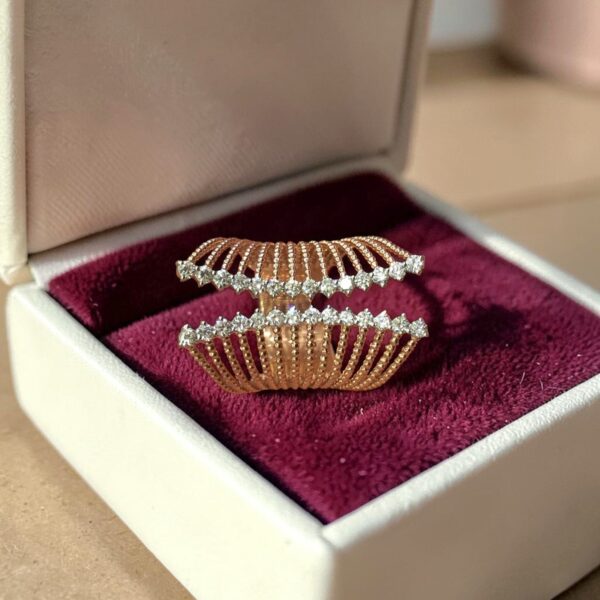 Beautiful 0.92 Cts Round Brilliant F/VS1 Diamonds Intersecting Big Ring 14K Gold