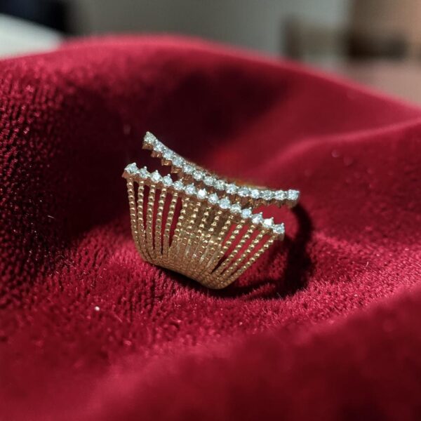 Beautiful 0.92 Cts Round Brilliant F/VS1 Diamonds Intersecting Big Ring 14K Gold