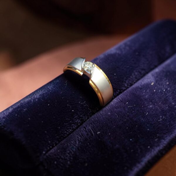 GIA Certified 0.25 Cts Round Brilliant F/VS1 Diamond Men’s Band Ring In 14K Gold