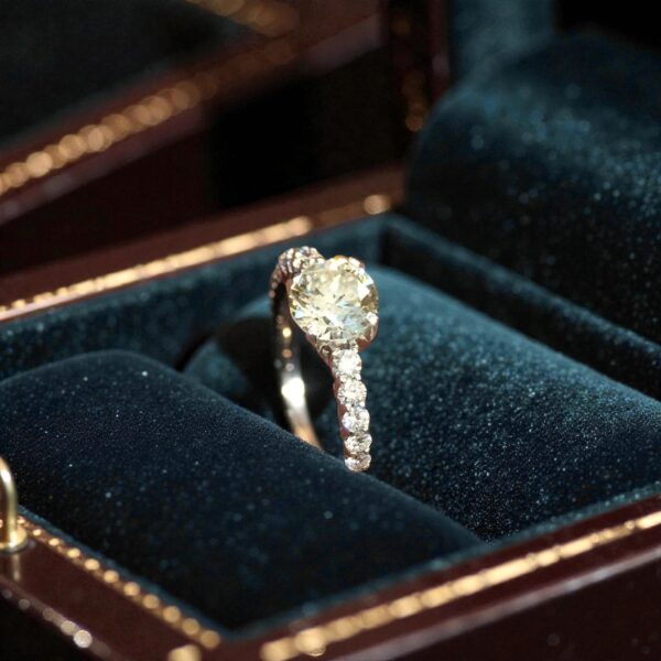 R-629 (14) GIA Certified 1.50 Cts Round Brilliant F/VS1 Diamonds Engagement Ring 18K Gold
