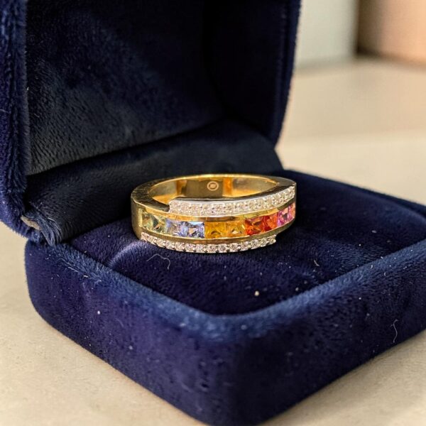 2.58 Cts Round Brilliant F/VS1 Diamonds Rainbow Sapphire Unisex Ring In 14K Gold