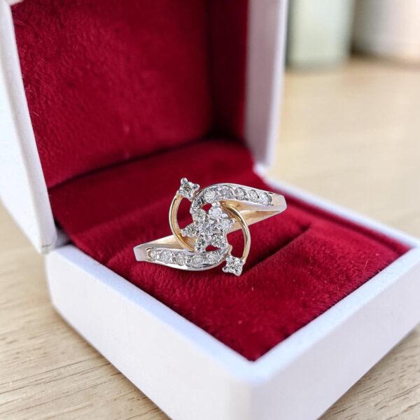 Stunning 0.56 Cts Round Brilliant F/VS1 Diamonds Engagement Ring 14K Yellow Gold