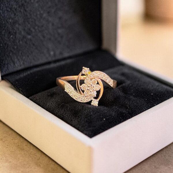 0.56 Cts Round Brilliant F/VS1 Diamonds Floral Engagement Ring In 14K Rose Gold