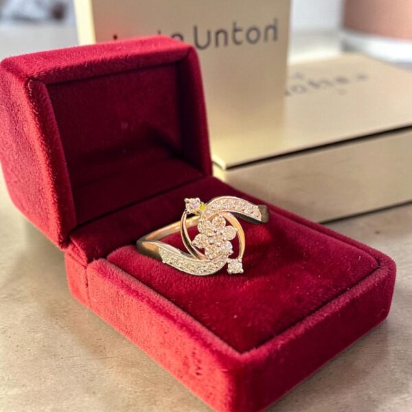 0.56 Cts Round Brilliant F/VS1 Diamonds Floral Engagement Ring In 14K Rose Gold